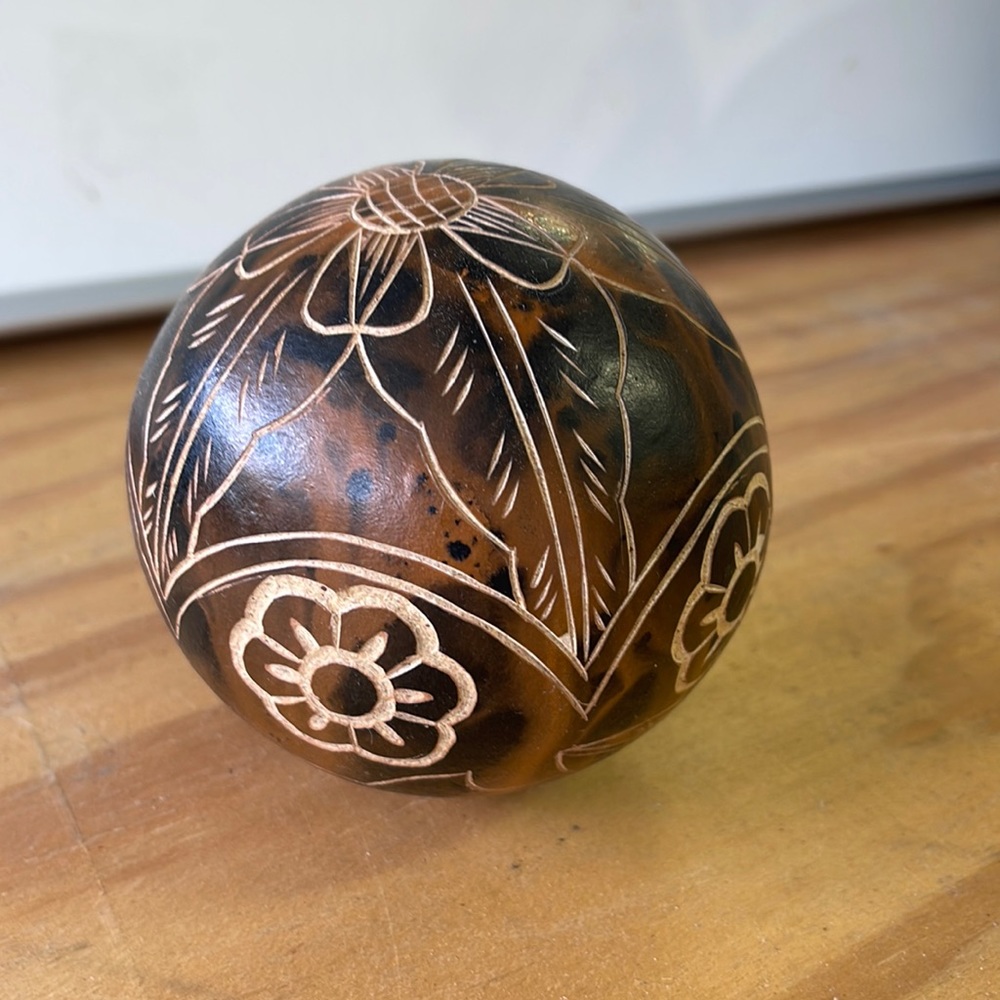 Decorative ceramic ball